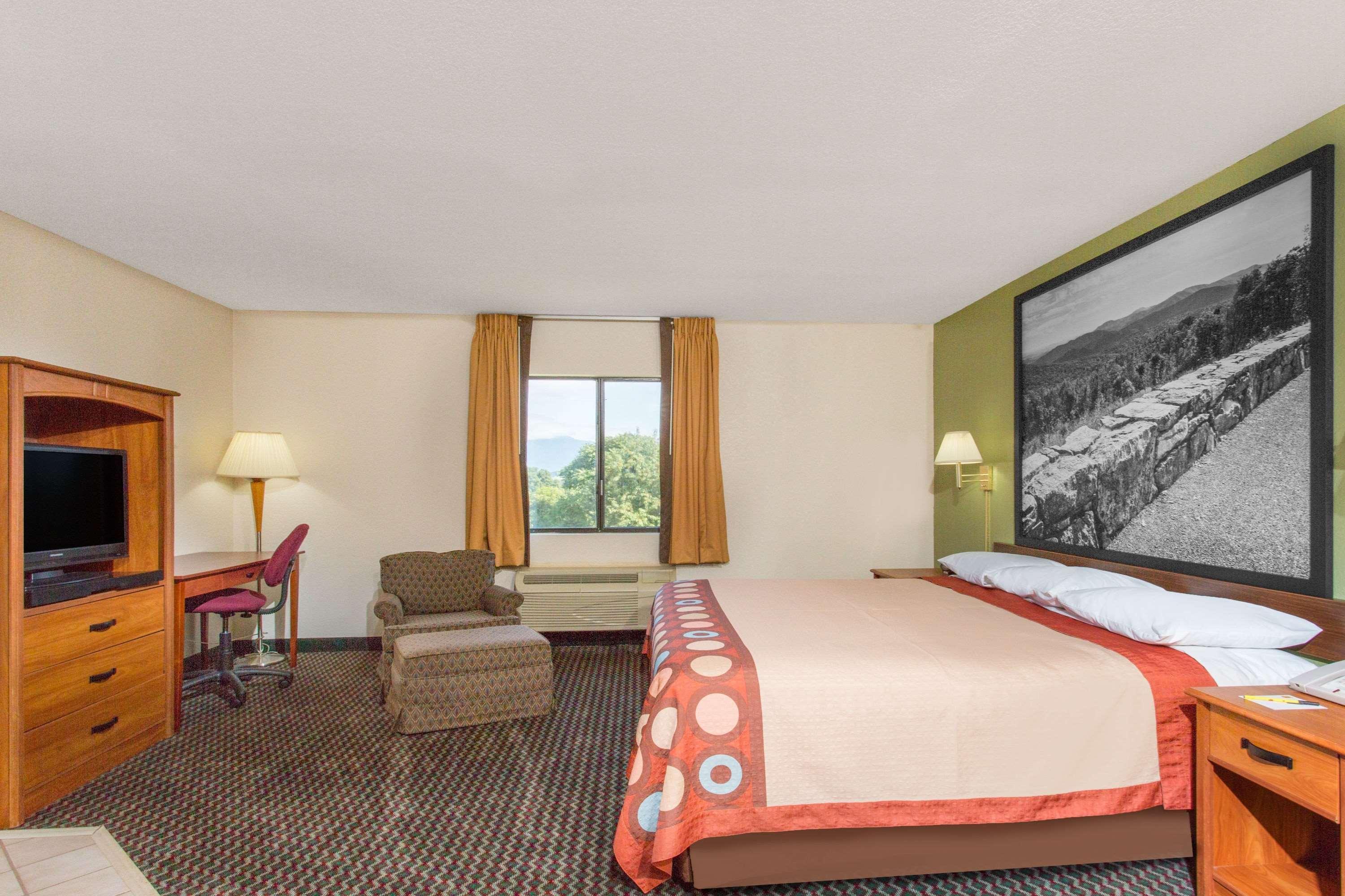 Super 8 By Wyndham Bedford Hotel Luaran gambar