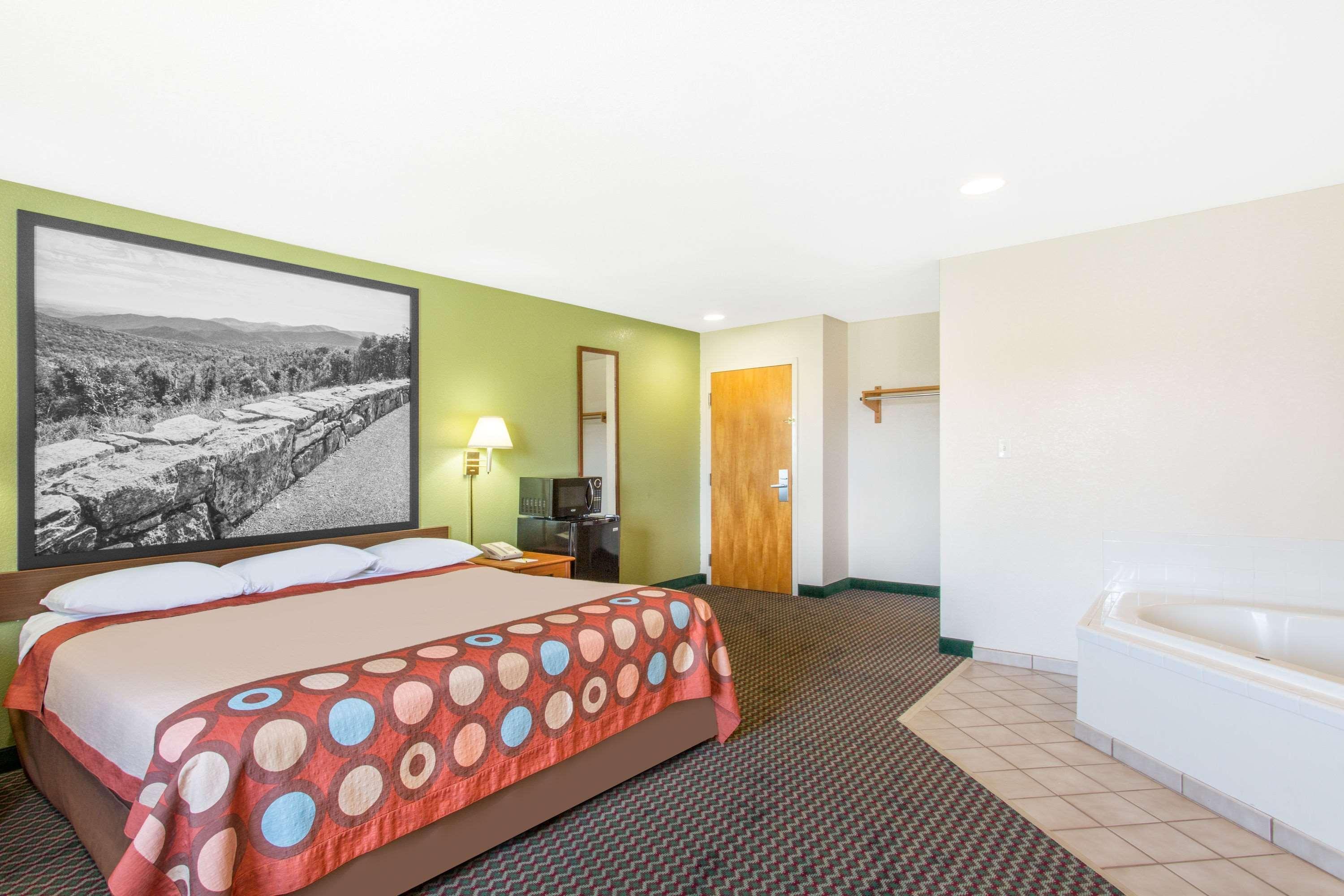 Super 8 By Wyndham Bedford Hotel Luaran gambar