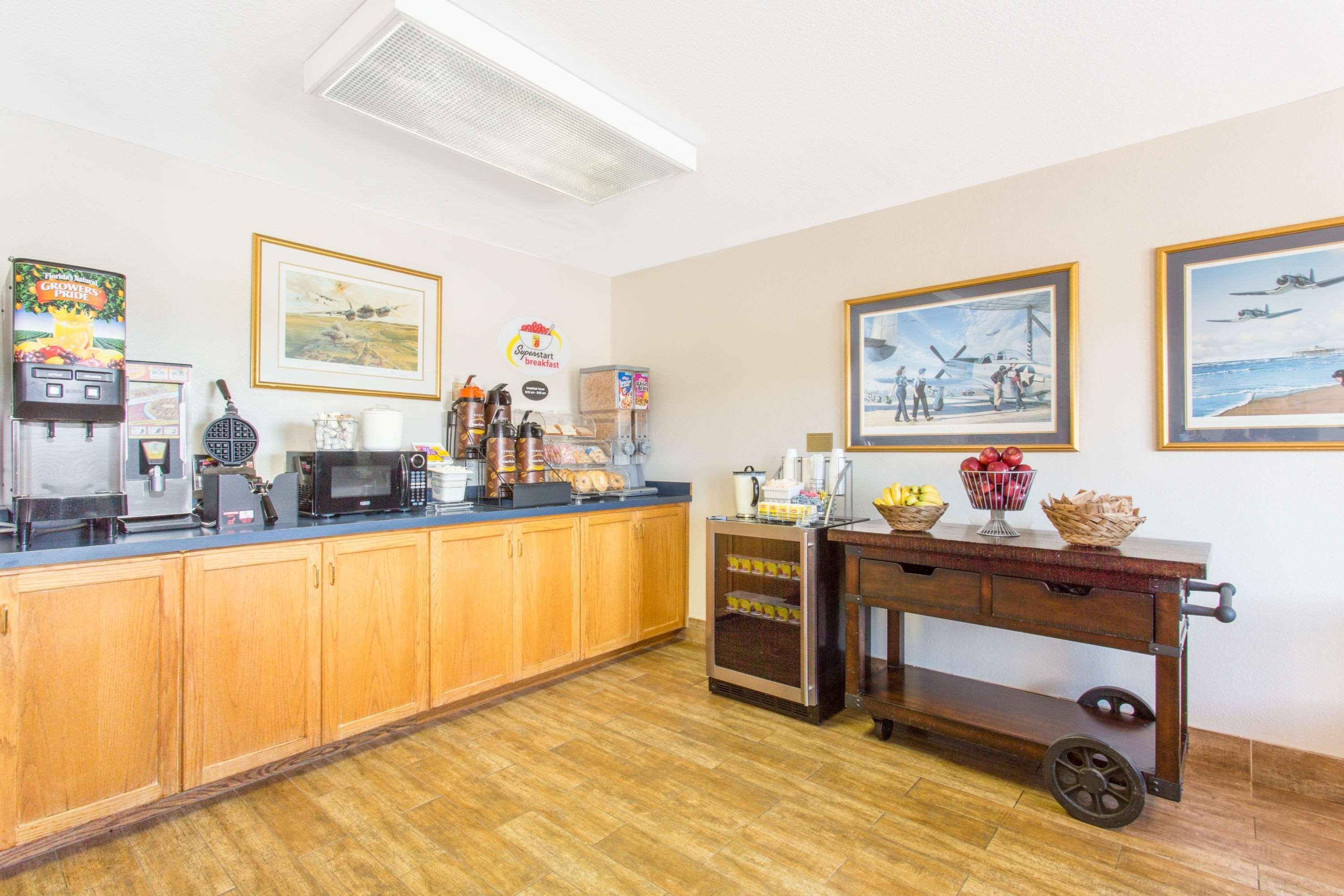 Super 8 By Wyndham Bedford Hotel Luaran gambar