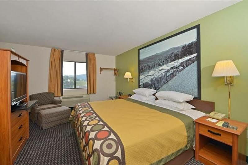 Super 8 By Wyndham Bedford Hotel Luaran gambar